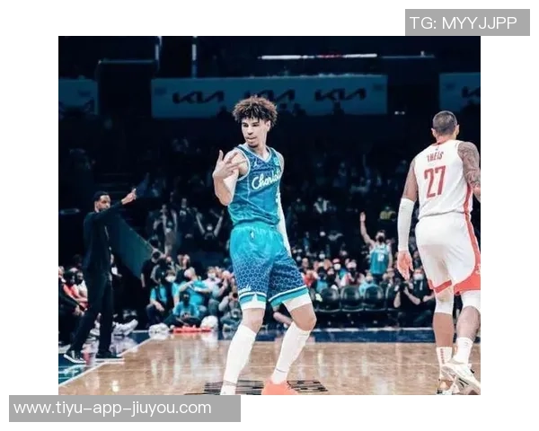 斯玛特称赞拉梅洛鲍尔高中时代就展现出疯狂投篮能力 斯玛特称赞拉梅洛鲍尔高中时代就展现出疯狂投篮能力